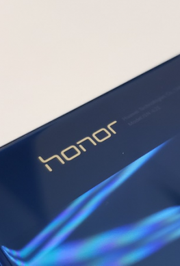 Смартфон Honor V20 получит не только 3D-камеру, но и дырявый экран